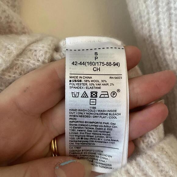 BANANA REPUBLIC wool yak hair cream ribbed wide v neck sweater - Picture 4 of 7